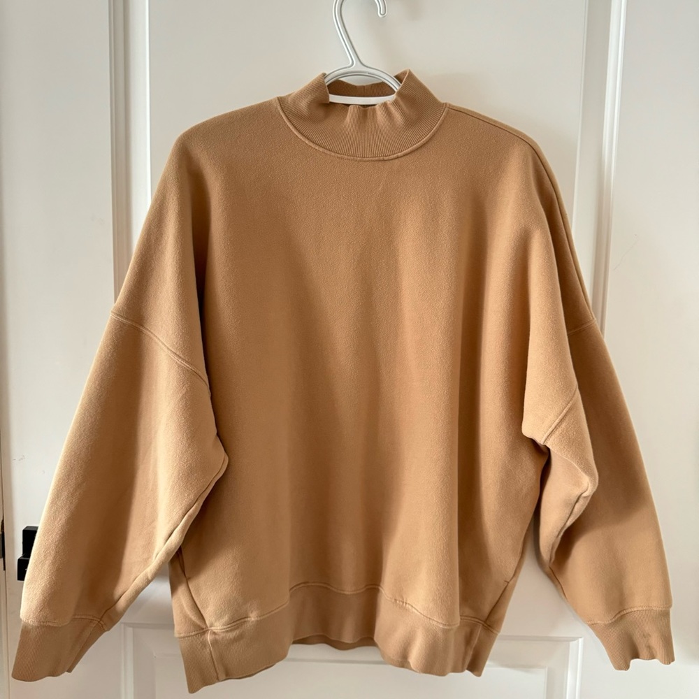 ARITZIA | Tna Women’s sweater with pockets. Great condition.